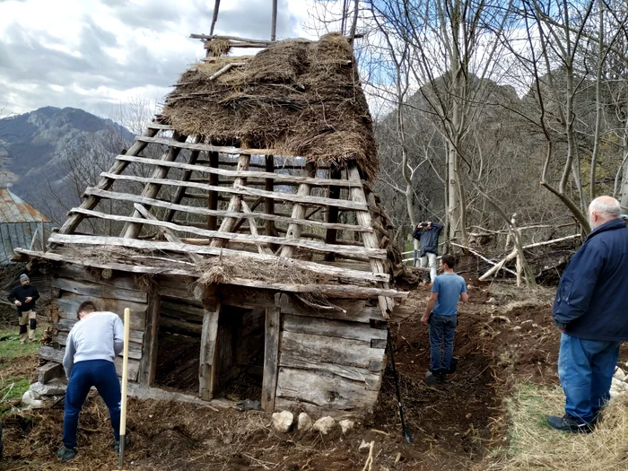 Construcție tradițională din zona munților Trascău FOTO Asociația „Satul Verde”