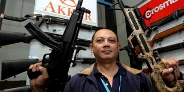Rusia acuză România că fabrică automate Kalaşnikov fără licenţă