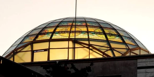 Cea mai mare cupolă vitraliu din lume omologată de Cartea Recordurilor - la Biblioteca Judeţeană Vâlcea Foto Adevărul - credit Alexandru Cutelecu