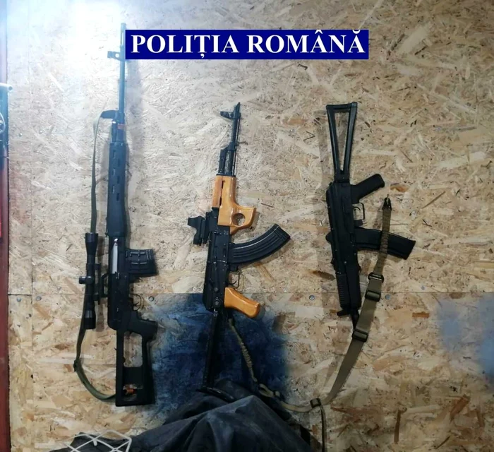 Mai multe arme au fost confiscate la percheziţii FOTO ISU Ialomiţa