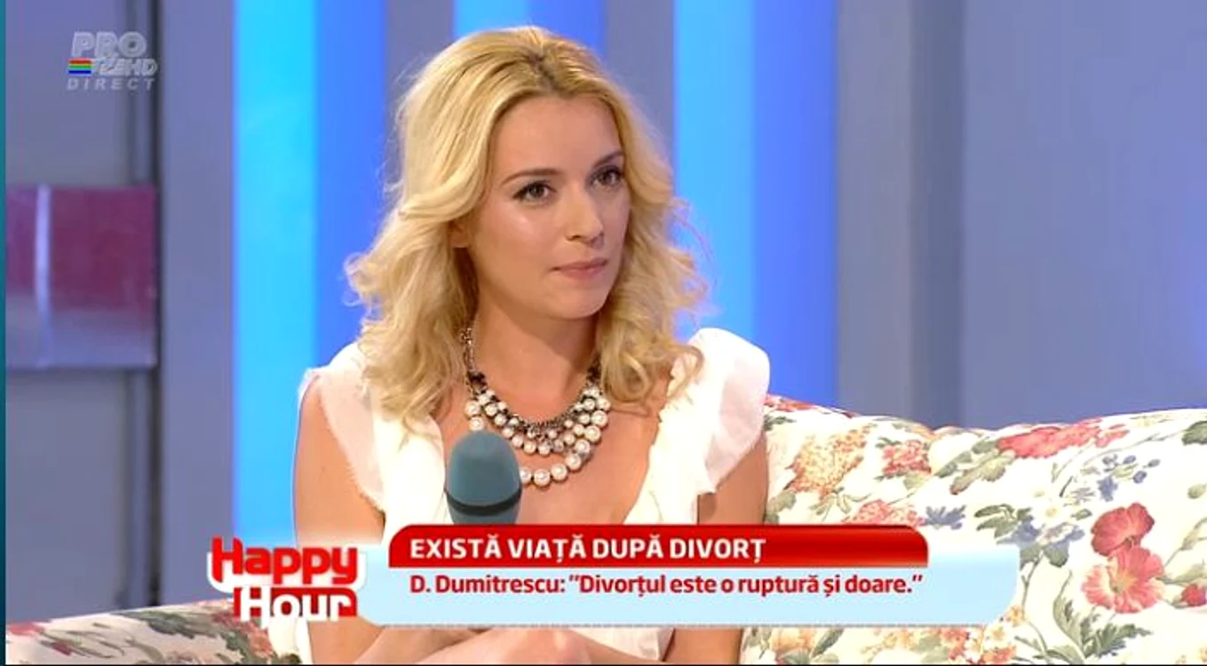 Actriţa a încercat să disimuleze sentimentele care o încearcă şi a zâmbit toată emisiunea (captură: PRO TV)