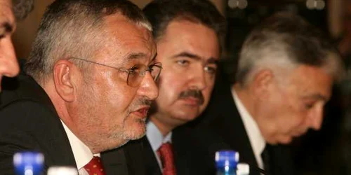 Ministrul Finanţelor, Sebastian Vlădescu, şi reprezentantul României la FMI, Mihai Tănăsescu