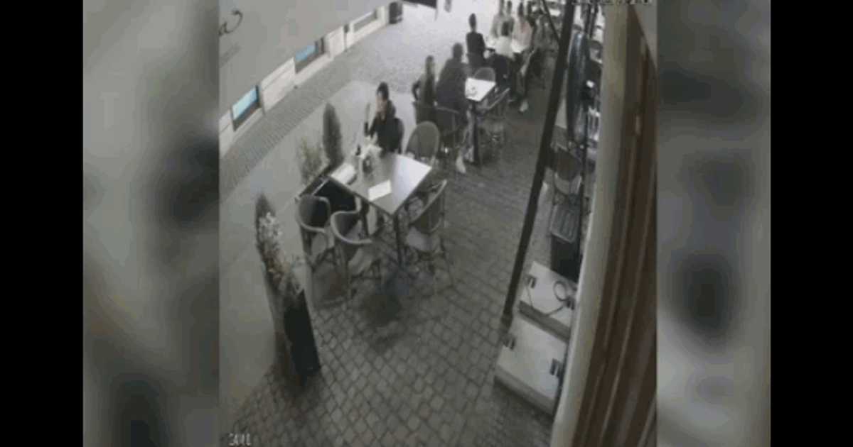 Doi tineri fug dintr-un restaurant din Timișoara după ce au consumat fără să plătească.