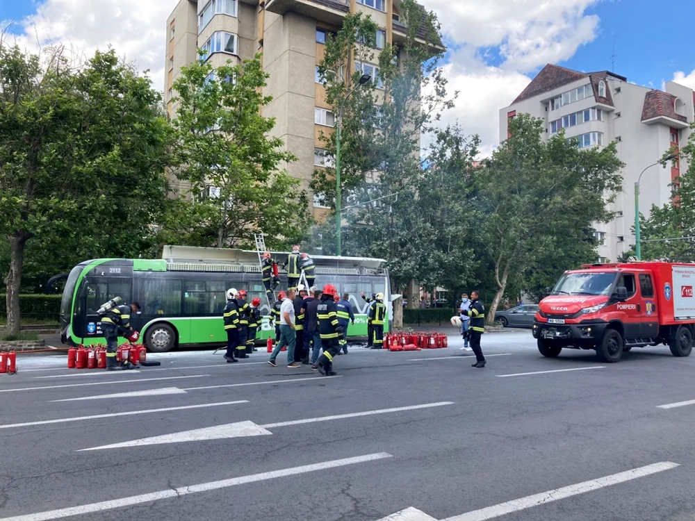 Autobuz electric în flăcări la Braşov FOTO Adina Deliu
