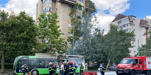 Autobuz electric în flăcări la Braşov FOTO Adina Deliu