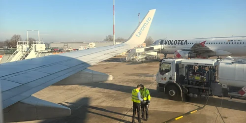avion pe aeroportul din strasbourg jpg