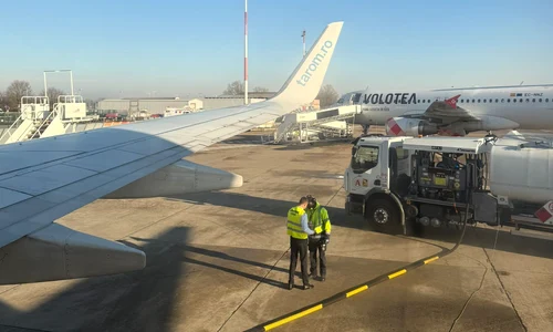 avion pe aeroportul din strasbourg jpg