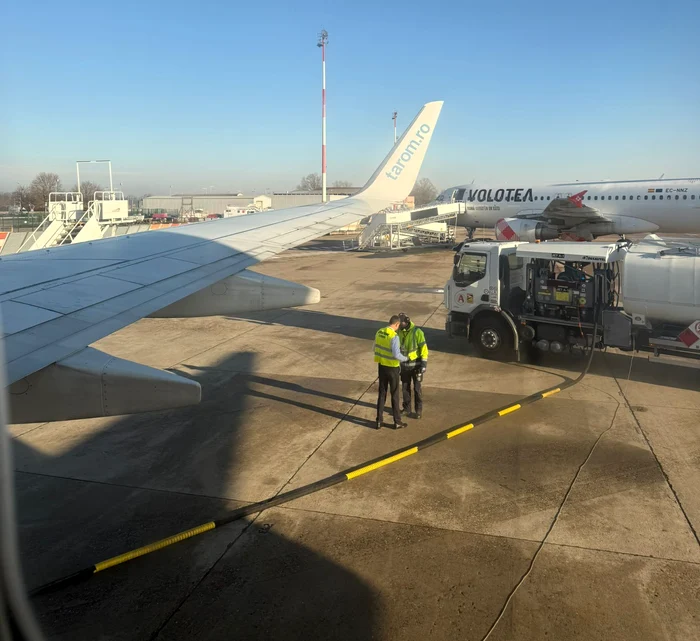 Avionul este blocat pe pista aeroportului din Strasbourg FOTO: Adevărul/ Maria Dinu