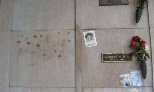 cripta hugh hefner jpeg