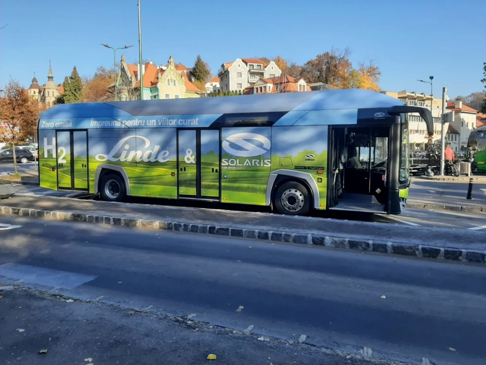 Autobuz alimentat cu hidrogen în probe la Braşov FOTO Ioan Buciumar