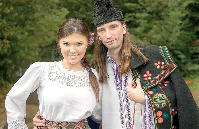 Paula şi Florin Vasilică au pregătit un program de muzică populară