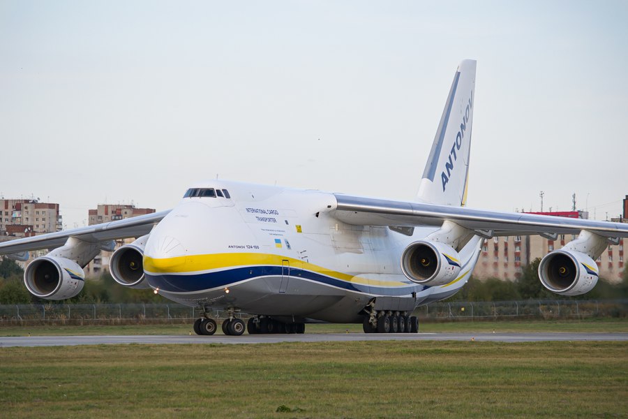 apari-ie-nea-teptat-pe-cerul-kievului-o-aeronav-rar-a-traversat-spa-iul-aerian-pentru-prima-dat-de-la-invazia-rus
