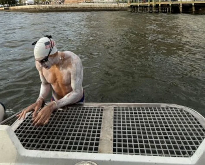 Michael Moreau a înotat timp de 9 ore și 41 de minute (Foto: Guinness World Records)