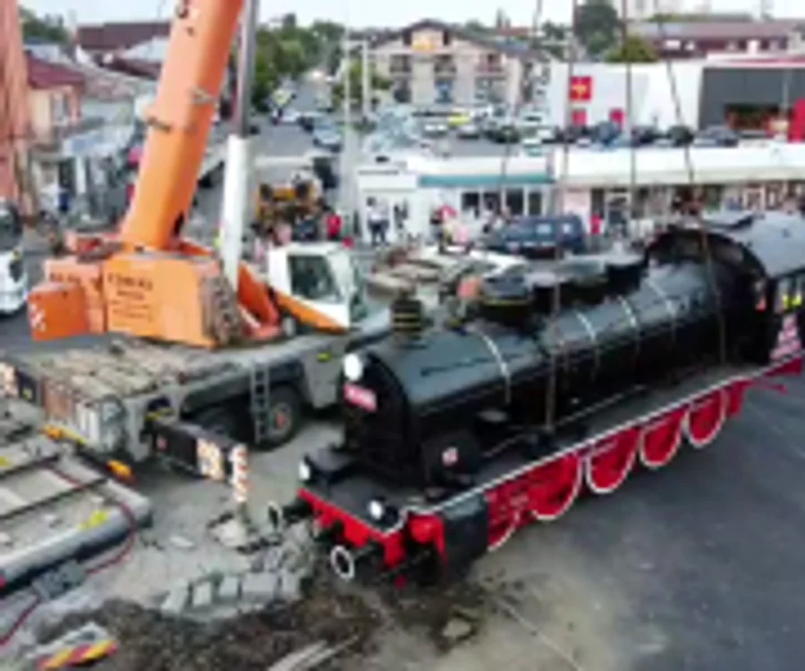 Locomotiva cantareste peste 80 de tone