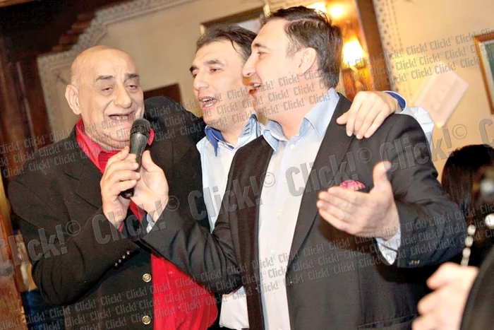 Soţia lui Viorel Lis a  primit şi cadouri, dar  şi plicuri cu bani la  ziua ei, ca la o nuntă (FOTOGRAFII: SEVER GHEORGHE)