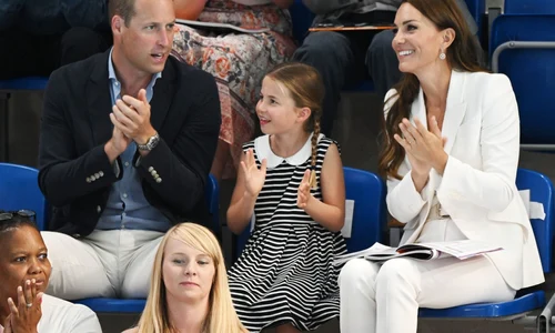 Prințesa Charlotte i a însoțit pe Kate și William (6) jpg