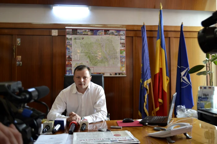 Prefectul băcăuan Dorian Pocovnicu are în responsabilitate şi organizarea alegerilor pentru Parlamentul UE FOTO Mircea Merticariu