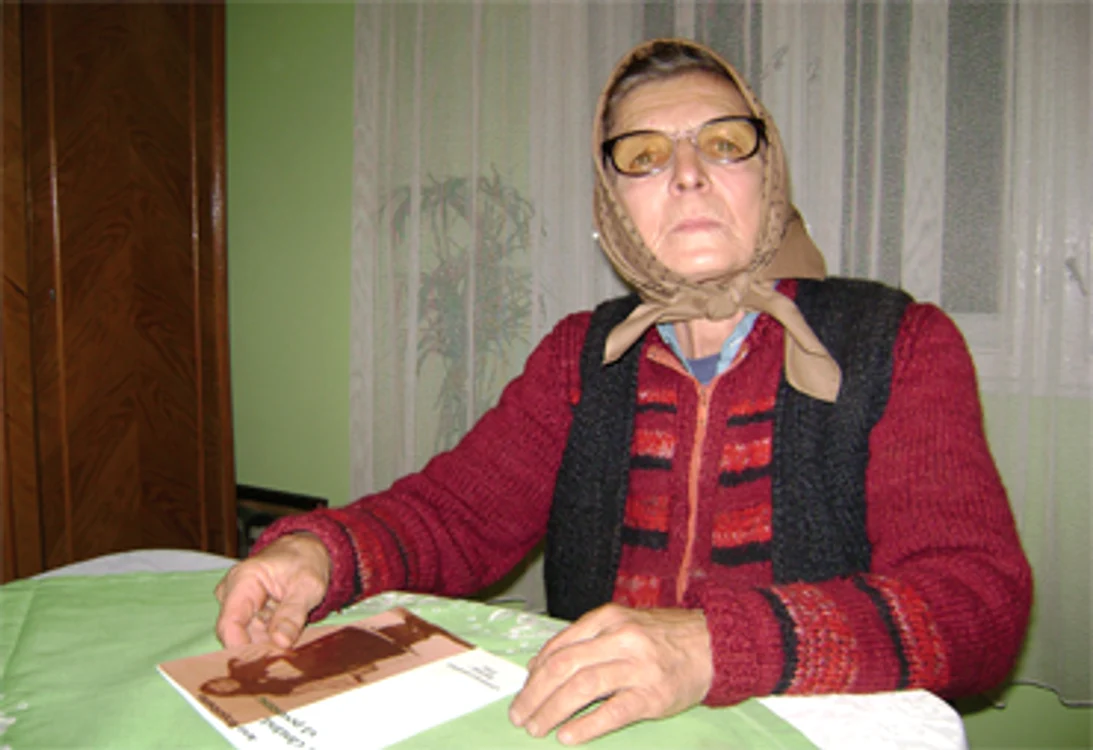 Ana Rogobete spune că oamenii o cheamă pentru a boci morţii. foto: Cristina Popescu