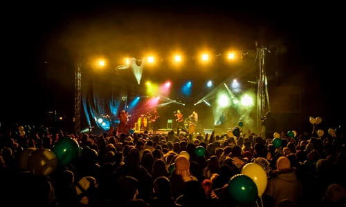 Concertul a fost transmis pe internet, iar fanii din ţară au putut fi şi ei martori la acest eveniment jpeg