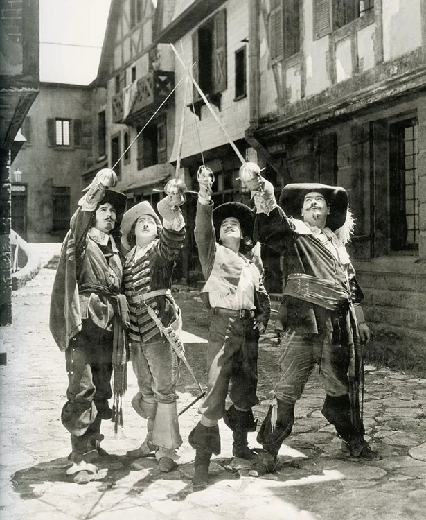 Scenă din filmul american „The Three Musketeers”, din 1921 (© Wikimedia Commons)