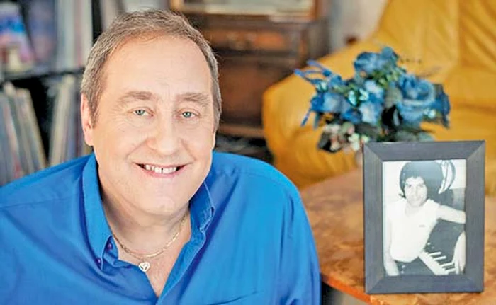 
    Peter i-a fost alături lui  Freddie Mercury în  ultimii 12 ani de viaţă  