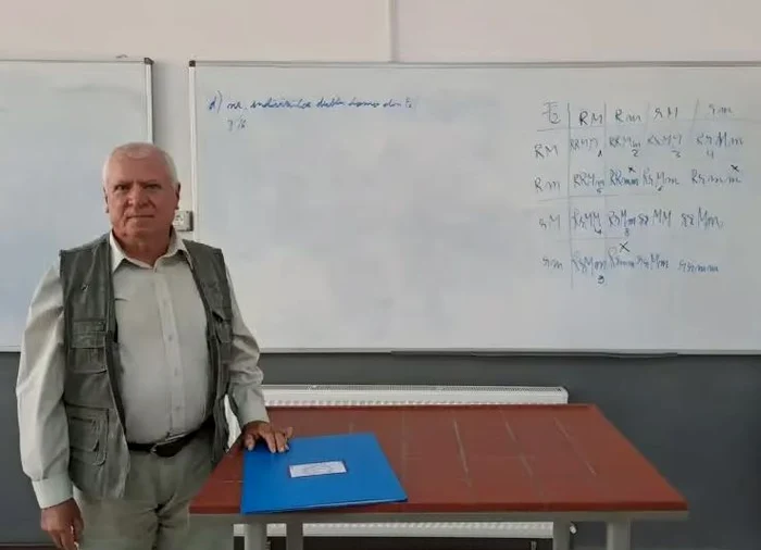 Profesorul Ion Brânzan predă de 54 de ani FOTO ziarulunirea.ro