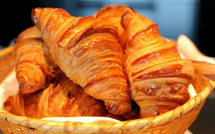 
    Croissantul este unul dintre cele mai apreciate produse de patiserieFoto: historia.ro  