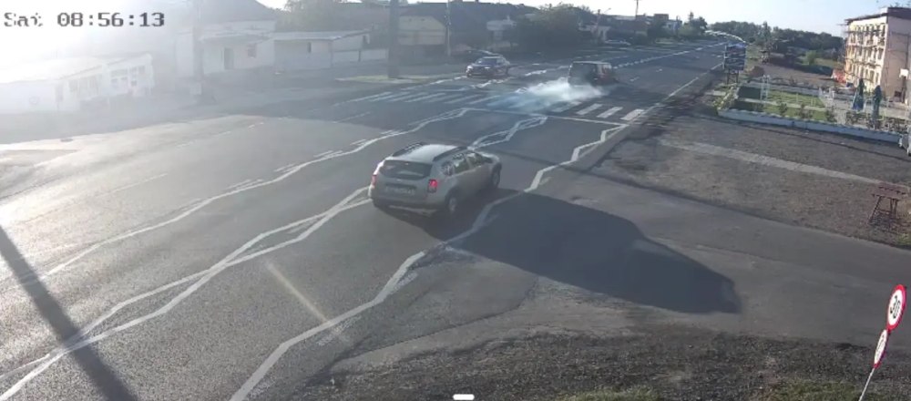 Momentul în care un copil de 12 ani este spulberat de o dubă pe o trecere de pietoni la Timișoara VIDEO
