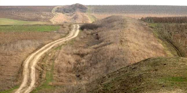 Valul lui Traian de lângă Şiviţa FOTO C Crângan
