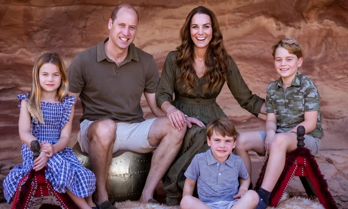 Kate William George Charlotte Louis felicitare de Crăciun 2021
