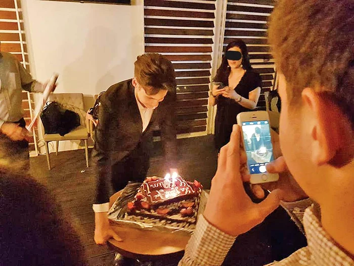 Codrin a fost răsfățat de colegii și de prietenii săi, care l-au serbat la un local de fițe