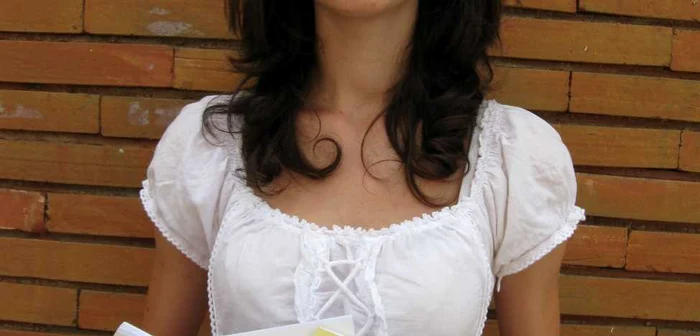 Târgovişte: Corina Livia Geacăr, adolescenta cu trei cărţi de poezie