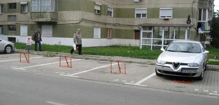 Autoritatile au amenajat sute de locuri de parcare 
