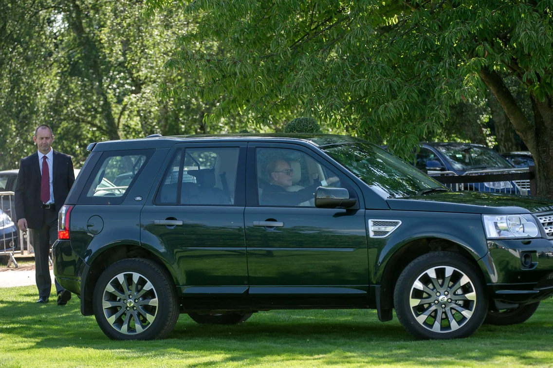 Prinţul Philip la volan