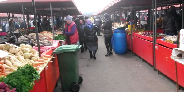 Pieţele sunt aglomerate înainte de sărbători