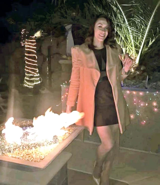 
    Cătălina Ponor  a intrat în noul an la   o petrecere-picnic  alături de prietenii  din Statele Unite  