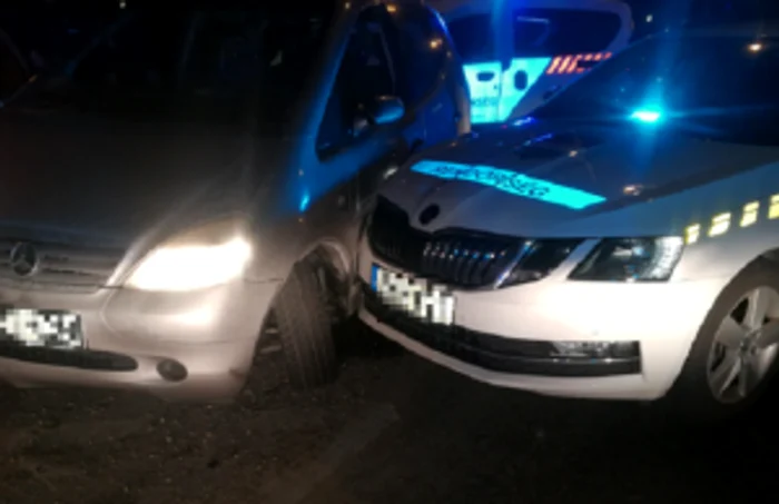 Şoferiţa din România a condus un Mercedes FOTO Police.hu