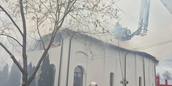 25 decembrie incendiu biserica albota foto isu arges jpg