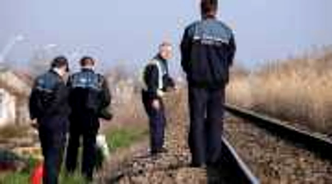 Poliţiştii continuă cercetările pentru a stabili identitatea celui decedat