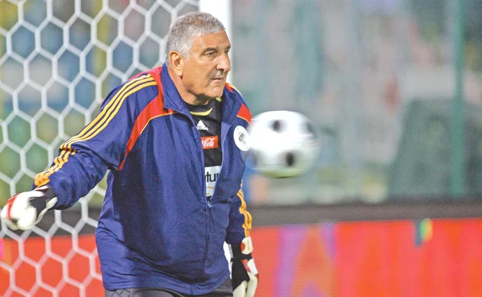 Gabi Firea, alături de echipa de medici care s-a ocupat de sănătatea ei