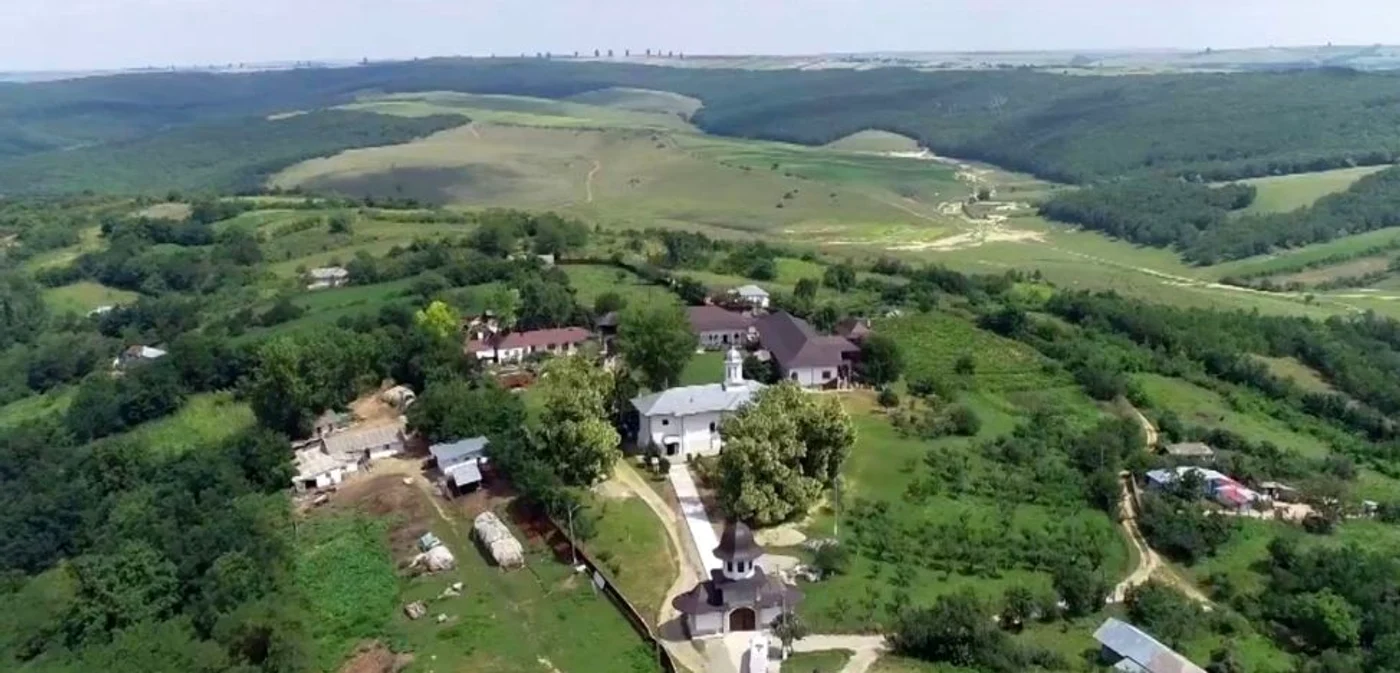 Mănăstirea Adam din judeţul Galaţi FOTO Costiuc Petrică