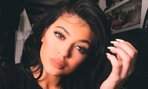 Kylie Jenner este recunoscută pentru buzele ei mari jpeg