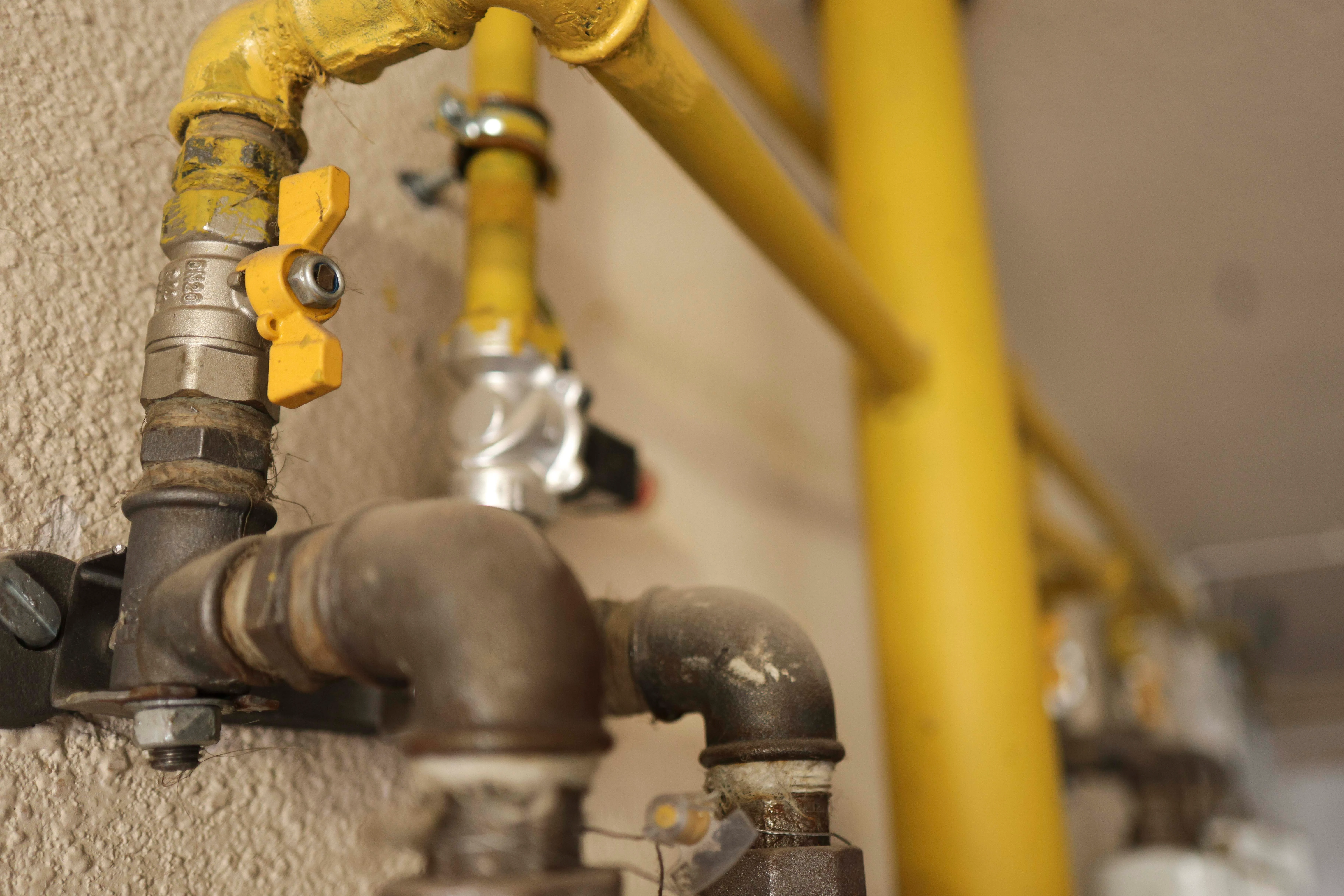 Distrigaz reia parțial alimentarea cu gaze în zona afectată de explozia din Rahova