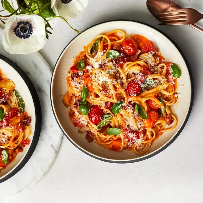 Linguini cu roșii cherry pentru cina de vară Foto realsimple com