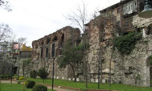 «Este o uriaşă enigmă»  Şapte schelete, descoperite de arheologi în Palatul Boukoleon din Istanbul jpeg