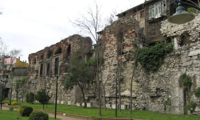 «Este o uriaşă enigmă»  Şapte schelete, descoperite de arheologi în Palatul Boukoleon din Istanbul jpeg