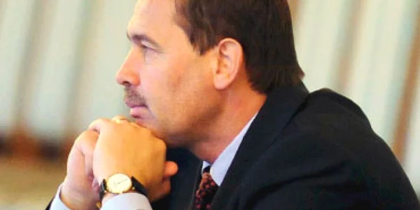 FMI dublează prognoza de recesiune economică / Patriciu: Euro va atinge 4,7 - 4,8 lei