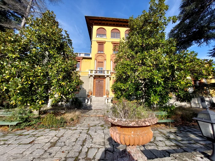 Apartamentul e într-un palat ridicat în 1866 FOTO Rogerio Maia Couto