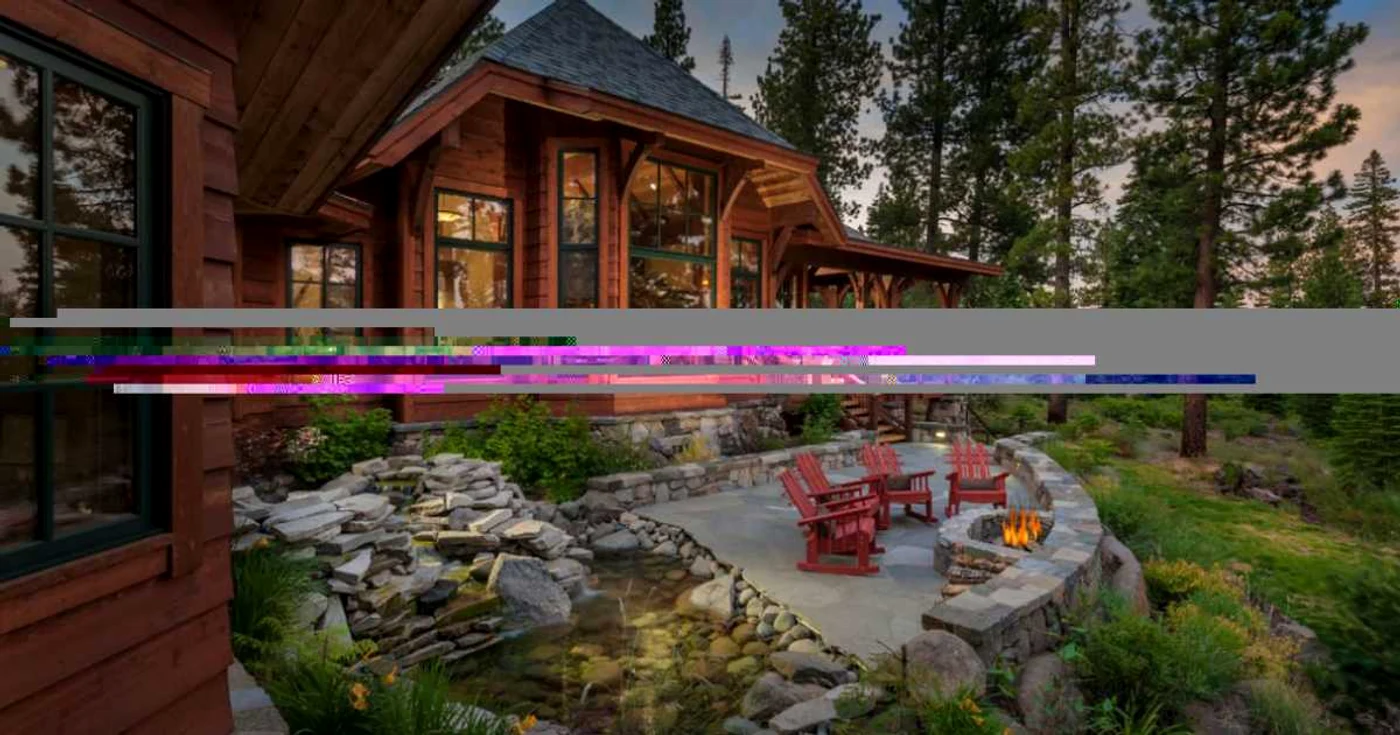 Lemnul şi piatra de râu sunt elemente care nu trebie să lipsească amenajărilor în stil rustic FOTO: canadianloghomes.com