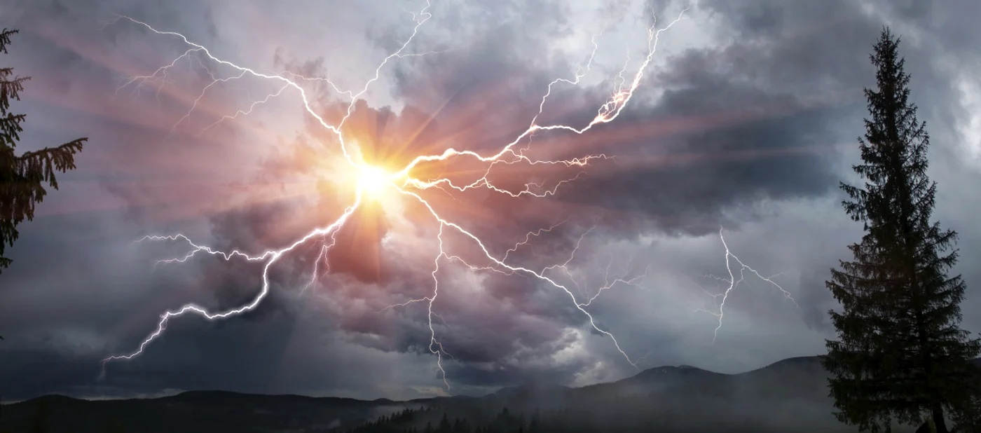 Codul galben este valabil pentru 15 județee Foto: Shutterstock